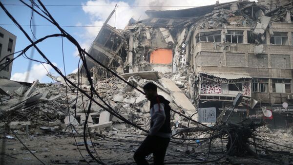 Высотный дом, разрушенный в результате израильских воздушных ударов, в Газе - 俄罗斯卫星通讯社