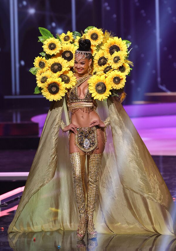 多米尼加共和國小姐金伯利•希門尼斯在比賽中展示民族服飾。 - 俄羅斯衛星通訊社