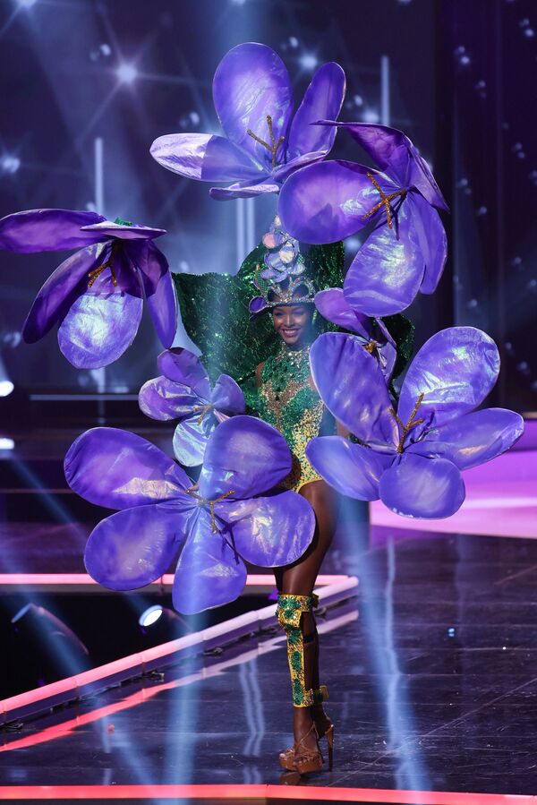 牙買加小姐米卡-西蒙•威廉姆斯在比賽中展示民族服飾。 - 俄羅斯衛星通訊社