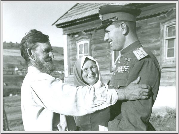 1946年，空军元帅、两次获得“苏联英雄”荣誉称号的尼古拉•米哈伊洛维奇•斯科莫罗霍夫在萨拉托夫州拉波季镇的家乡。 - 俄罗斯卫星通讯社