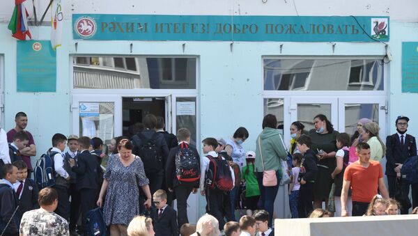喀山中学学生返回邻近中学学习  - 俄罗斯卫星通讯社