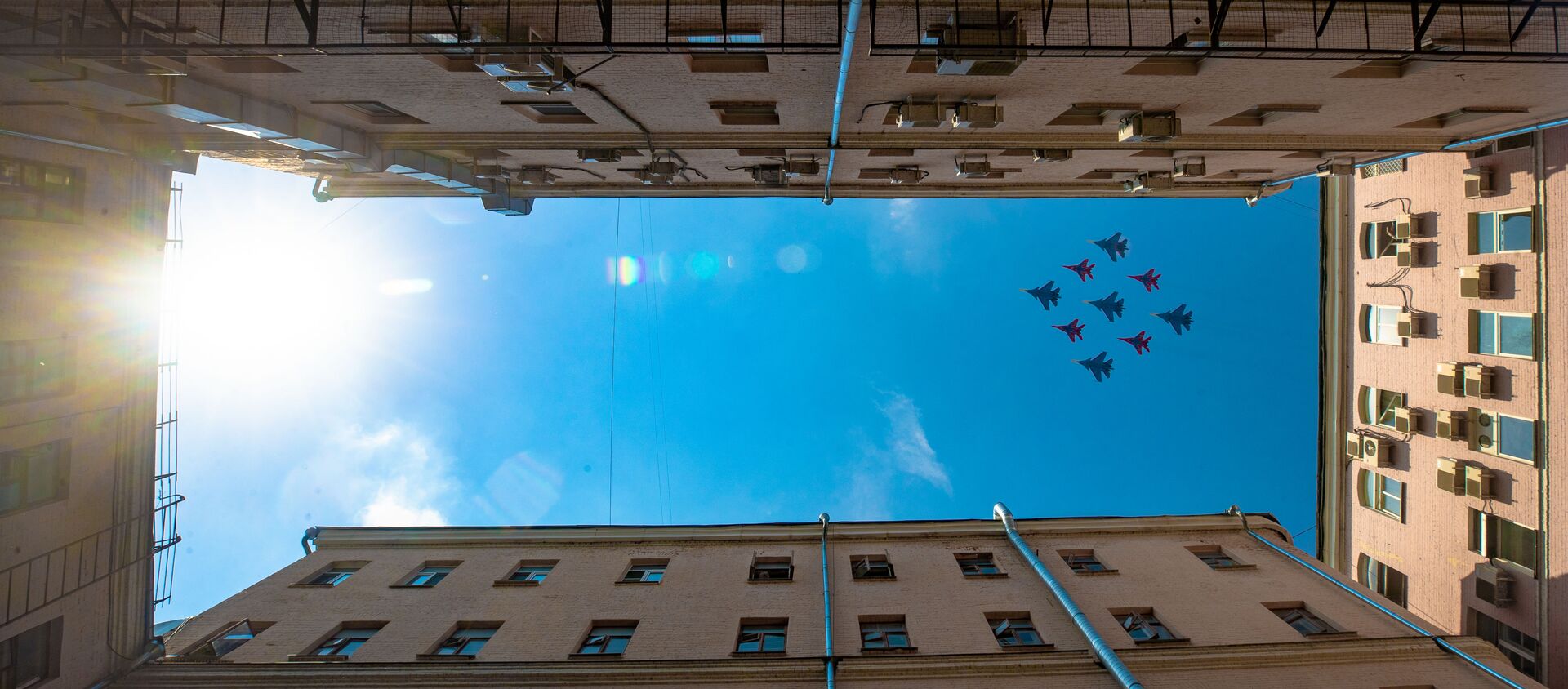 Истребители МиГ-29 и Су-30СМ пилотажных групп Русские витязи и Стрижи во время генеральной репетиции воздушной части парада - 俄罗斯卫星通讯社, 1920, 24.07.2021