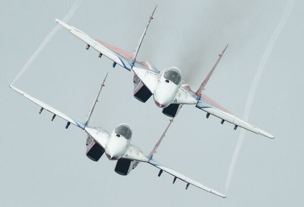 2013年国际航空航天展览会（MAKS）上进行表演的“雨燕”特技飞行队。 - 俄罗斯卫星通讯社