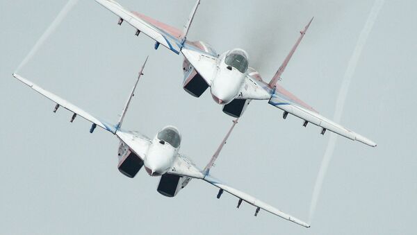 Выступление пилотажной группы Стрижи на МиГ-29 на МАКС-2013 - 俄羅斯衛星通訊社