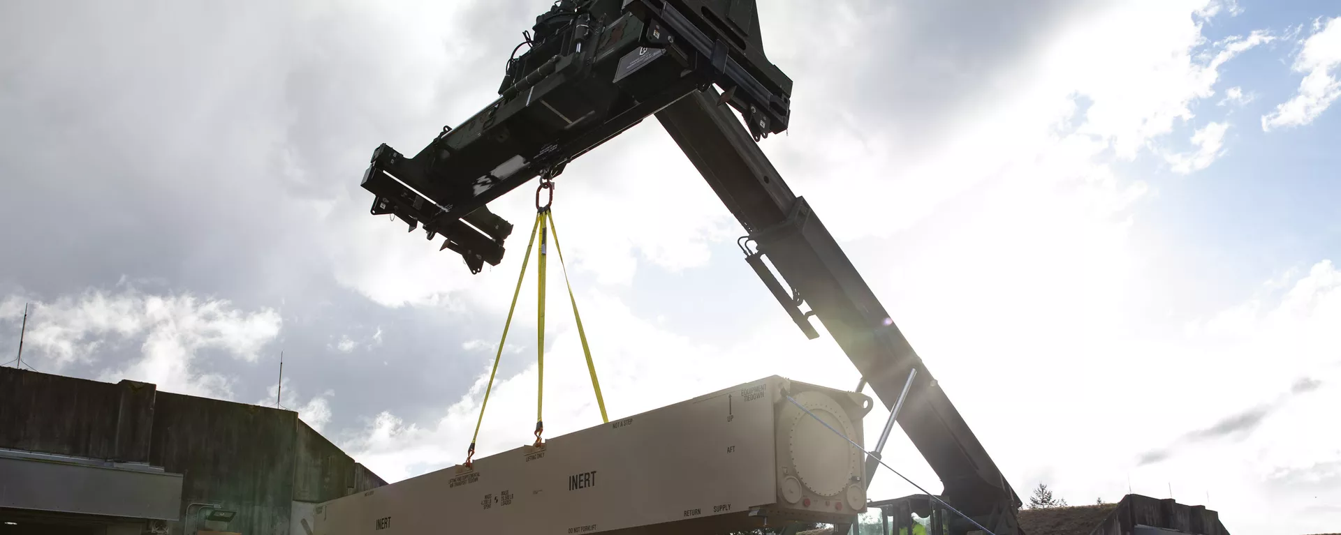 Погрузка прототипа дальней гиперзвуковой ракеты Long Range Hypersonic Weapon - 俄羅斯衛星通訊社, 1920, 19.09.2021