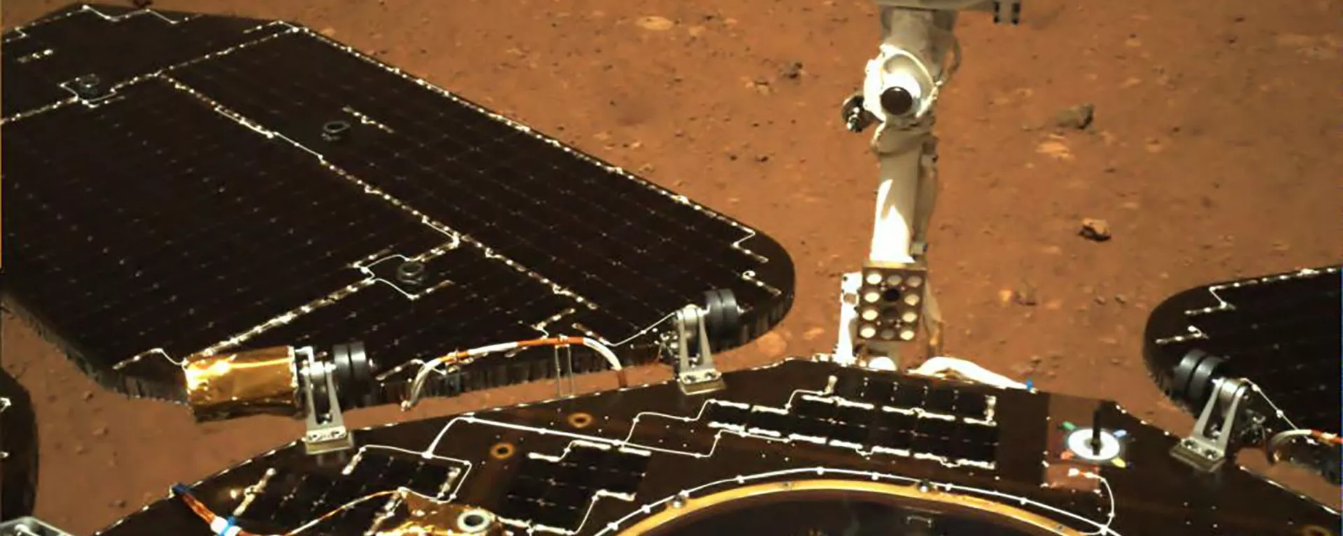  Марсоход Чжужун на поверхности Марса. 19 мая 2021 - 俄羅斯衛星通訊社, 1920, 19.05.2021