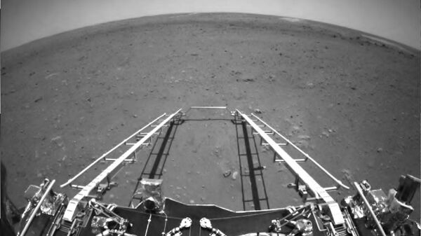 中國祝融號火星車傳回了它拍攝的第一批火星照片 - 俄羅斯衛星通訊社