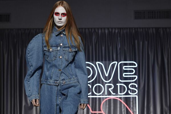 巴黎“阿尔托”时装展。
巴黎“阿尔托”时装展。
- 俄罗斯卫星通讯社