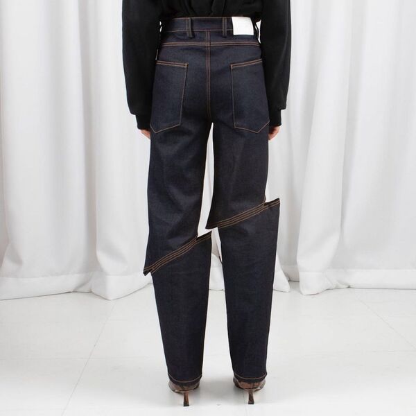 LEJE Slash牛仔裤。
LEJE Slash牛仔裤。
- 俄罗斯卫星通讯社