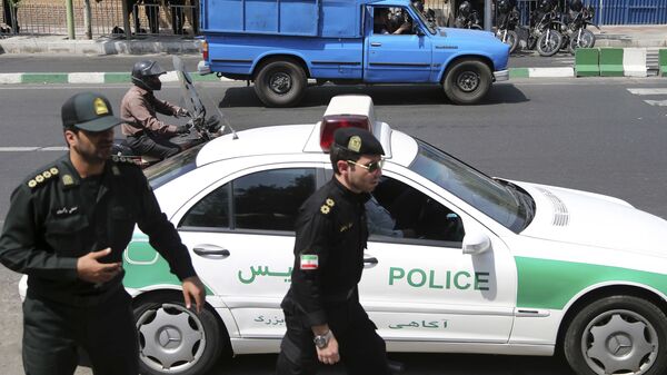 伊朗東南部警察朝類似四旋翼無人機的目標開火射擊 - 俄羅斯衛星通訊社