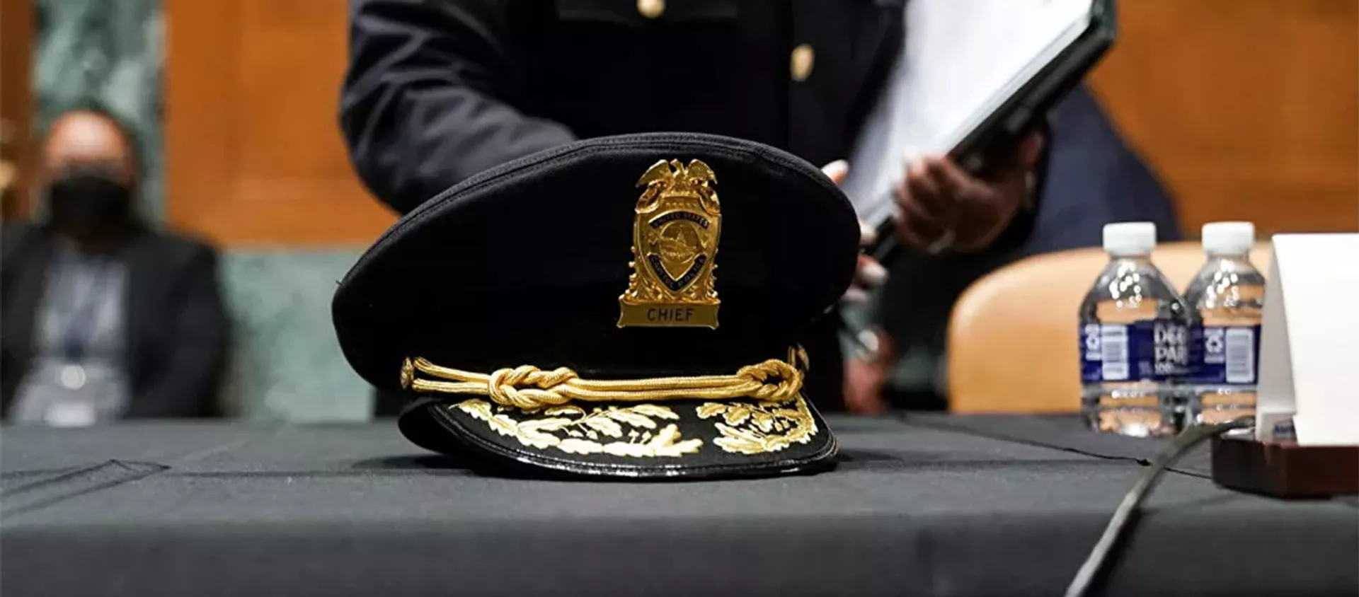 Фуражка исполняющего обязанности начальника полиции Капитолия США Йогананды Питтмана - 俄羅斯衛星通訊社, 1920, 20.05.2021