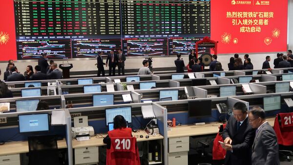 Инвесторы наблюдают за торгами на бирже - 俄罗斯卫星通讯社