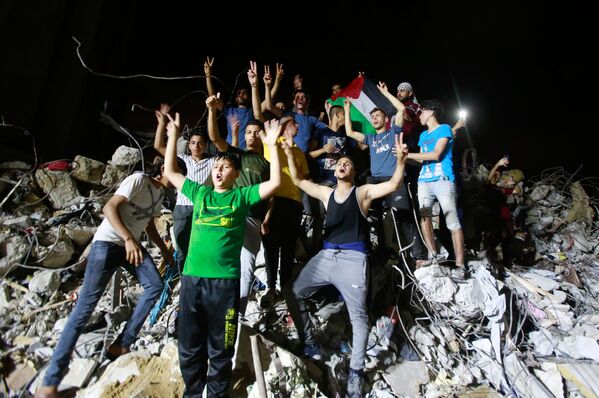 巴勒斯坦居民慶祝巴以停火。
 - 俄羅斯衛星通訊社