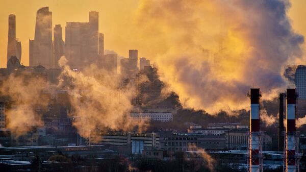 Трубы ТЭЦ на фоне международного делового центра Москва-Сити в Москве - 俄羅斯衛星通訊社