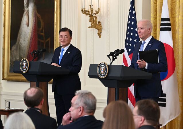 美国总统拜登（右）和韩国总统文在寅