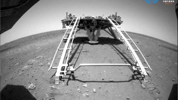 Марсоход Чжужун на Марсе. 22 мая 2021 - 俄罗斯卫星通讯社
