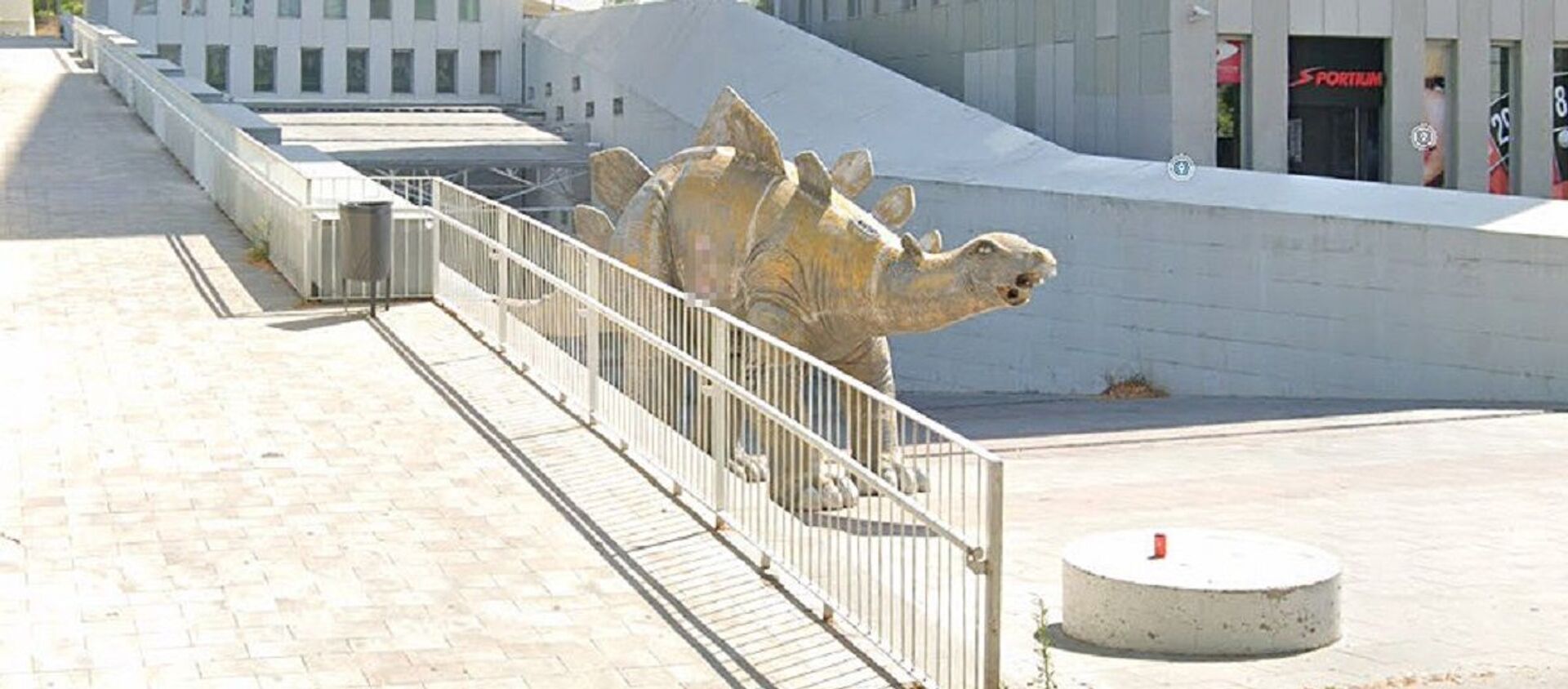 Пропавший без вести мужчина найден мертвым внутри статуи динозавра в Барселоне - 进入了梦乡, 1920, 25.05.2021