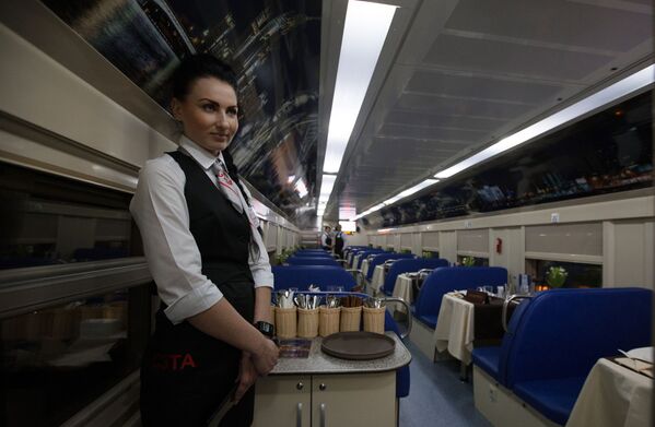 2015年，“圣彼得堡-莫斯科”列车的双层餐车。 - 俄罗斯卫星通讯社
