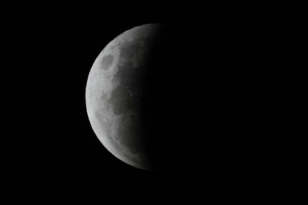 澳大利亞地區拍攝到的月全食天象。 - 俄羅斯衛星通訊社
