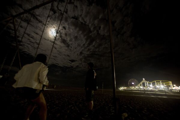 圣莫妮卡拍摄到的月全食。 - 俄罗斯卫星通讯社