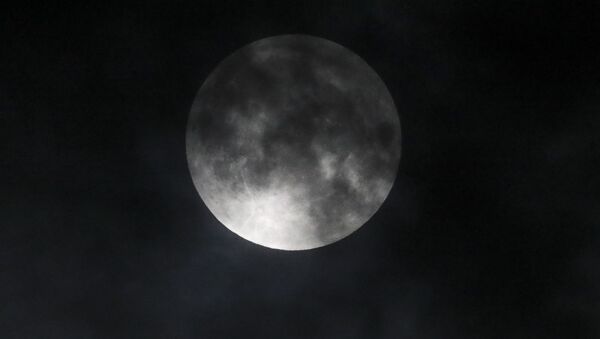 Лунное затмение над Калифорнией  - 俄罗斯卫星通讯社
