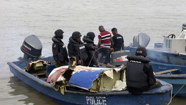 Офицеры морской полиции на месте происшествия, Нигерия - 俄罗斯卫星通讯社