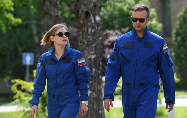 演員尤利婭·佩列西爾德、導演克利姆·希片科在開始為飛往國際空間站拍攝《挑戰》作準備之前 - 俄羅斯衛星通訊社