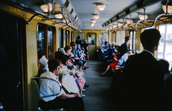 1964年，地铁车厢里的乘客们。 - 俄罗斯卫星通讯社