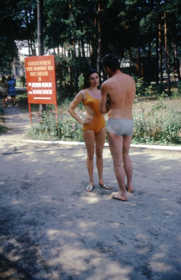 1975年，身穿泳衣的度假者。 - 俄罗斯卫星通讯社