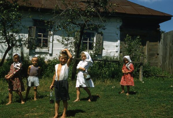 1958年，村裡的孩子們。 - 俄羅斯衛星通訊社