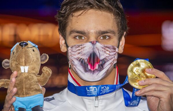 俄罗斯运动员叶夫根尼•雷洛夫在布达佩斯举行的欧洲游泳锦标赛上夺得金牌。 - 俄罗斯卫星通讯社