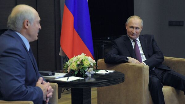 Президент РФ Владимир Путин и президент Белоруссии Александр Лукашенко (слева) во время встречи - 俄羅斯衛星通訊社