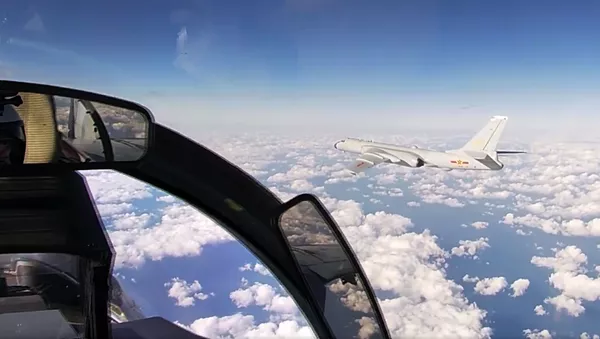 Китайский стратегический бомбардировщик H-6K пролетает во время совместного патрулирования над западной частью Тихого океана. - 俄羅斯衛星通訊社