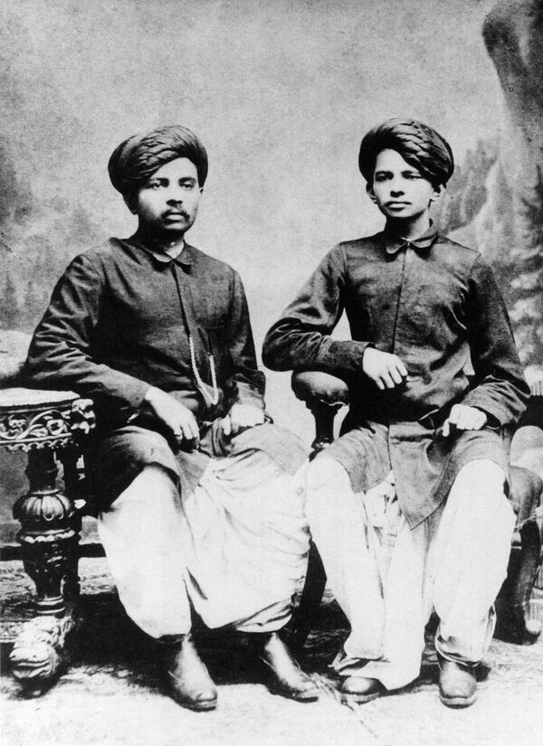 1886年，印度政治家和社會活動家聖雄甘地和他的兄弟。 - 俄羅斯衛星通訊社