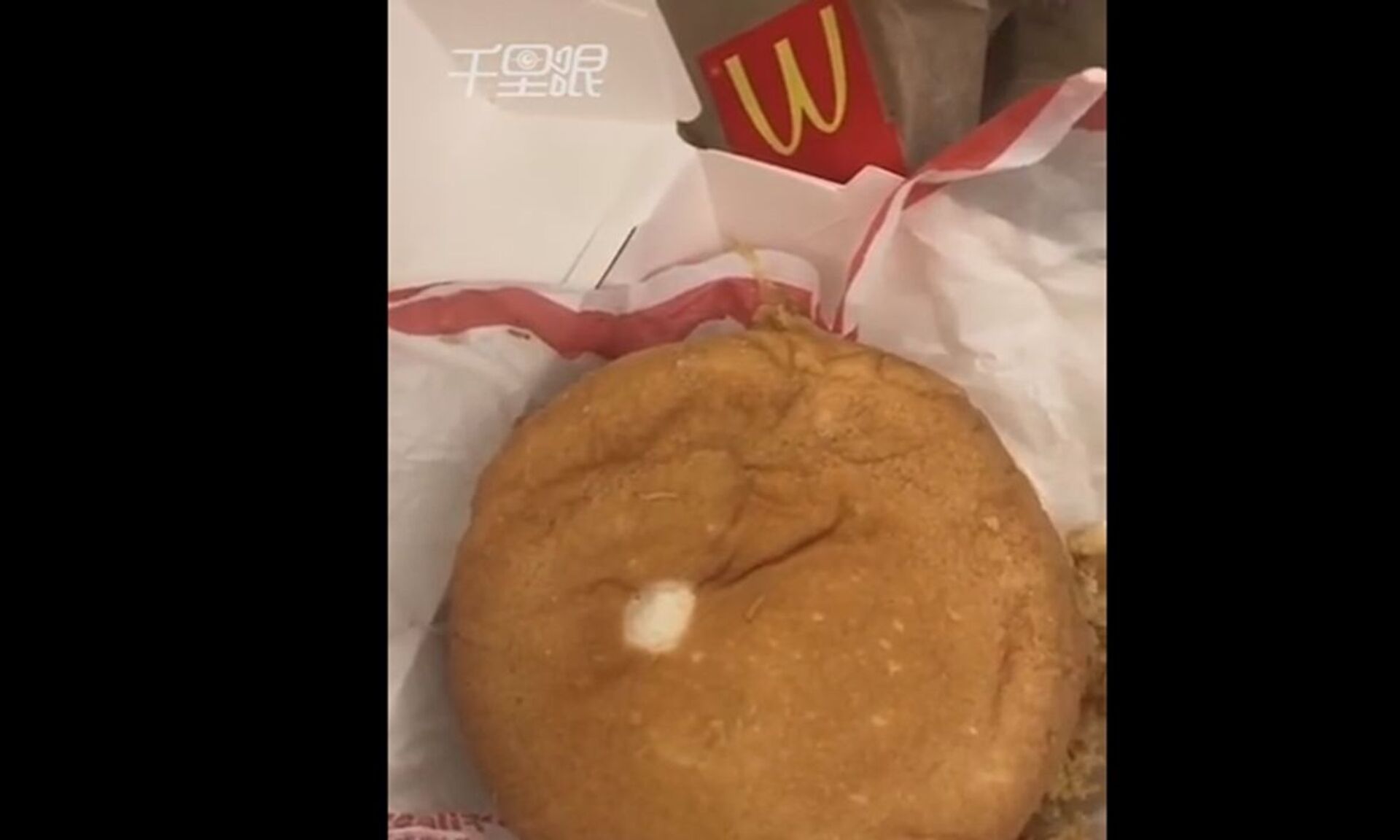 “麦当劳汉堡吃出大量活虫”的视频在网上疯传 - 俄罗斯卫星通讯社, 1920, 01.06.2021