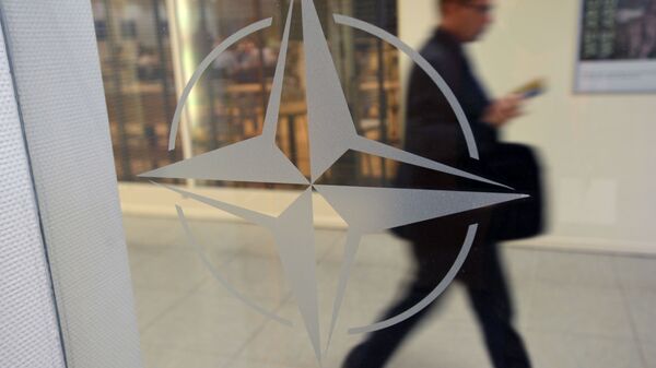 Эмблема организации в штаб-квартире НАТО в Брюсселе, Бельгия - 俄羅斯衛星通訊社