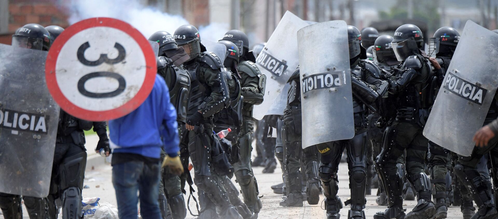 Столкновения демонстрантов с полицией в Колумбии - 俄羅斯衛星通訊社, 1920, 10.06.2021