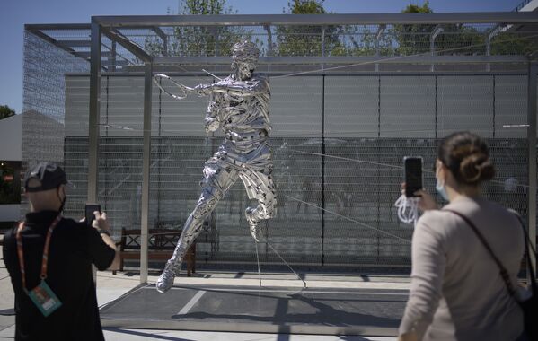 人们在巴黎拍摄网球名将纳达尔的新雕像。 - 俄罗斯卫星通讯社
