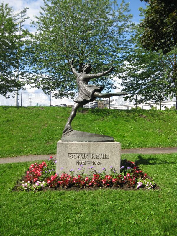 挪威花滑名將索尼婭•海妮的雕像。 - 俄羅斯衛星通訊社