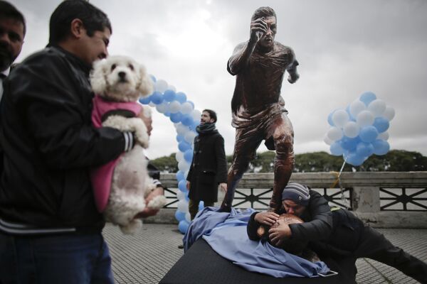 球星梅西在阿根廷的雕像。 - 俄罗斯卫星通讯社