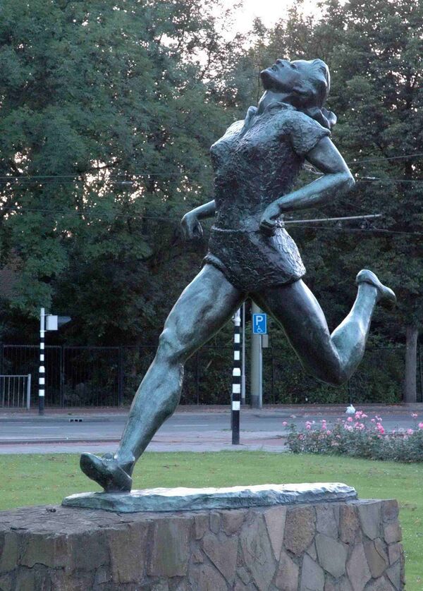 荷兰田径女将科恩在鹿特丹的雕塑。 - 俄罗斯卫星通讯社