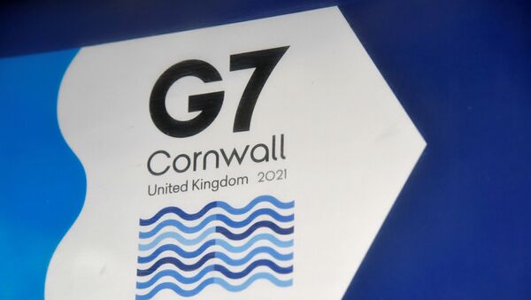 Лого G7 в Корнуолле. Англия - 俄罗斯卫星通讯社
