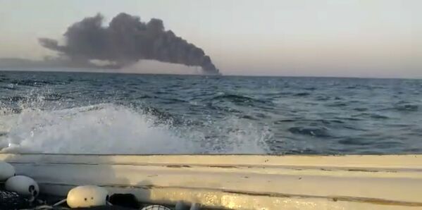 德黑蘭市煉油廠火災爆炸後升起的濃煙。 - 俄羅斯衛星通訊社