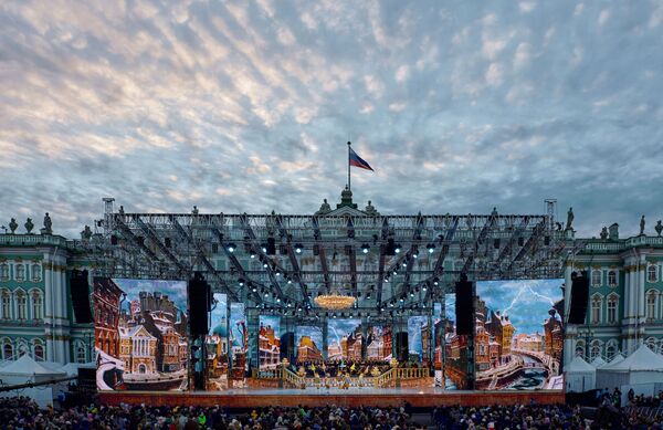 聖彼得堡市舉行《經典皇宮廣場》世界歌劇明星音樂會。 - 俄羅斯衛星通訊社