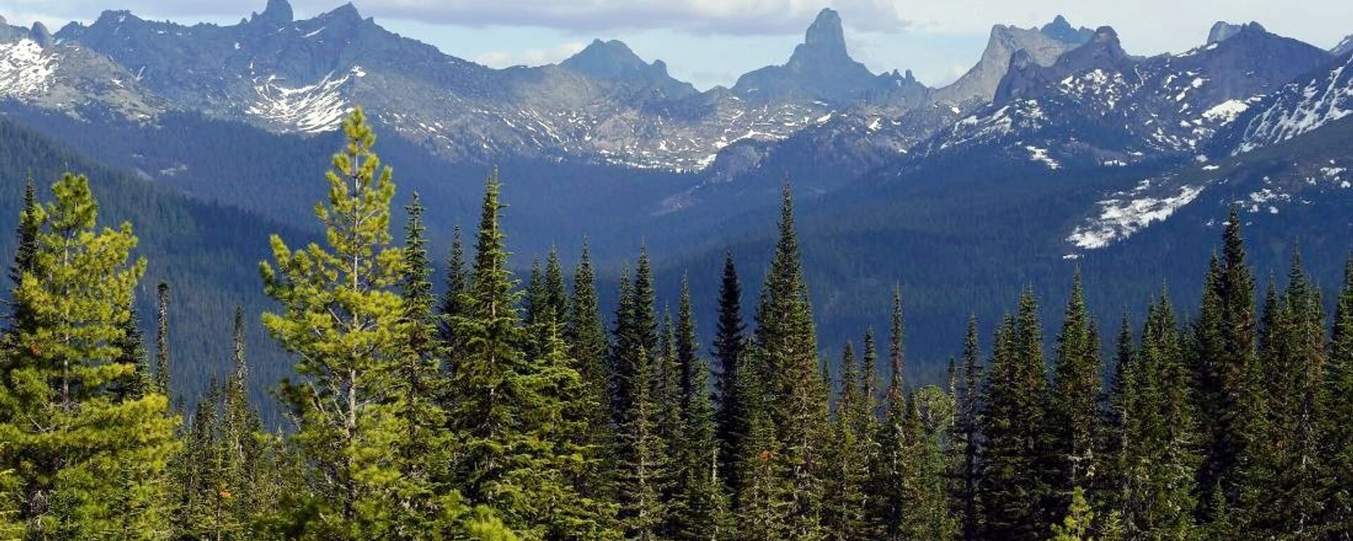 Панорама скалистых вершин природного парка Ергаки в горном районе Западный Саян - 俄羅斯衛星通訊社, 1920, 29.07.2021