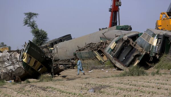 Столкновение двух поездов в Пакистане - 俄罗斯卫星通讯社