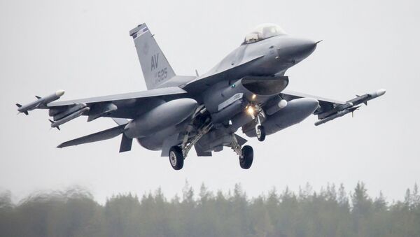 日本要求美國在發生F-16戰機拋投燃料箱事件後停飛該機 - 俄羅斯衛星通訊社