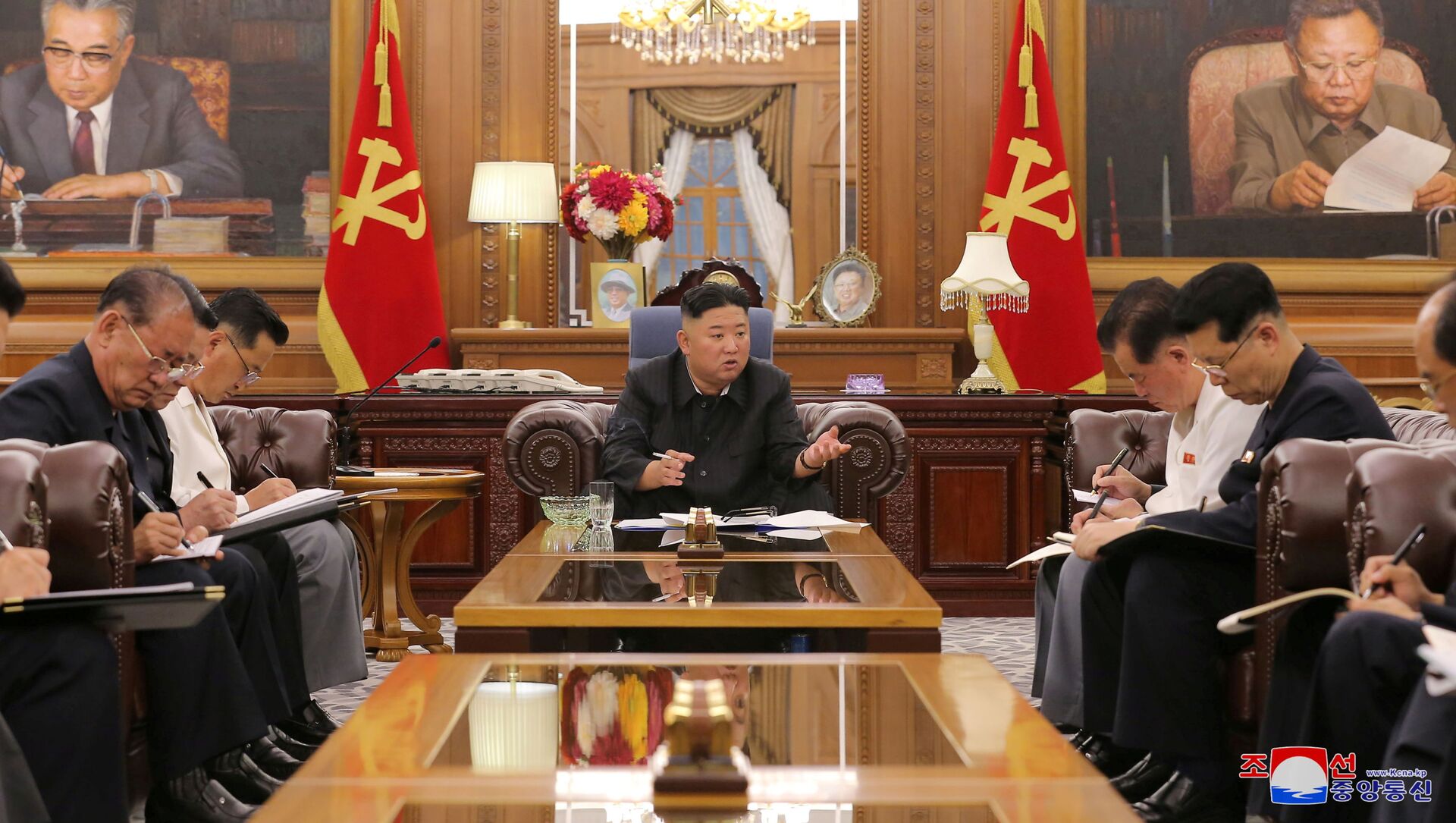 Лидер Северной Кореи Ким Чен Ын на встрече с высокопоставленными должностными лицами - 俄羅斯衛星通訊社, 1920, 11.06.2021