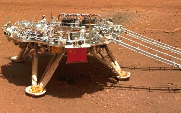 祝融號火星車拍到的火星表面的中國火星探測器“天問一號” - 俄羅斯衛星通訊社