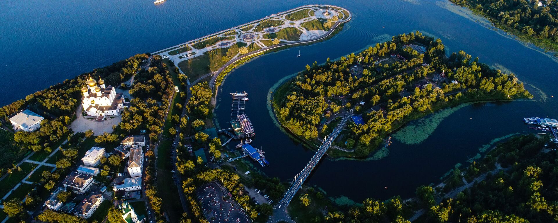 俄咨询公司称随着俄罗斯金环旅游线路扩展酒店客房容量将翻倍 - 俄罗斯卫星通讯社, 1920, 20.01.2026